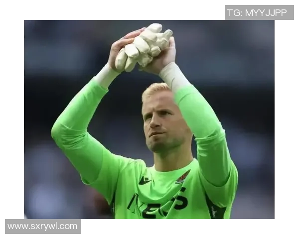 足球守门员球星精彩瞬间：顶尖守护神的专属头像集锦